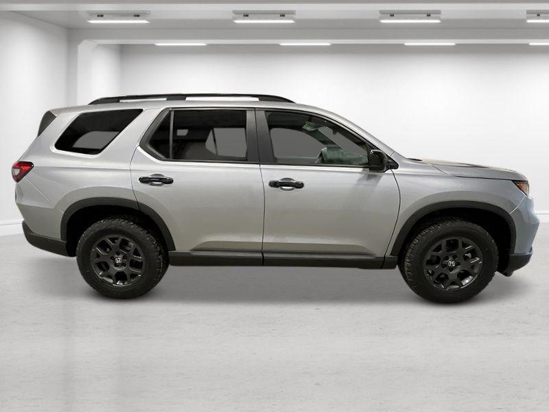 new 2025 Honda Pilot car, priced at $50,850