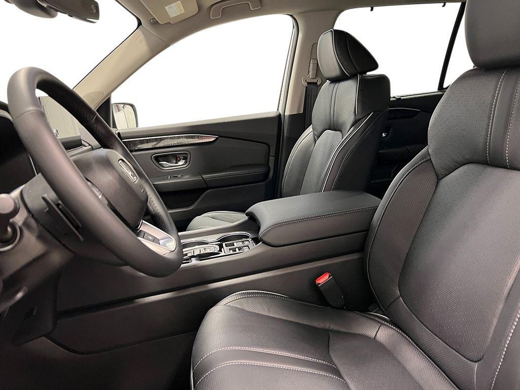 new 2025 Honda Pilot car, priced at $54,575