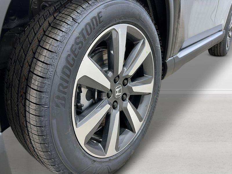 new 2025 Honda Pilot car, priced at $54,575