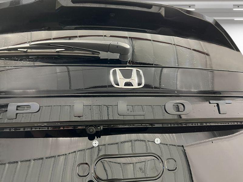 new 2025 Honda Pilot car, priced at $54,575
