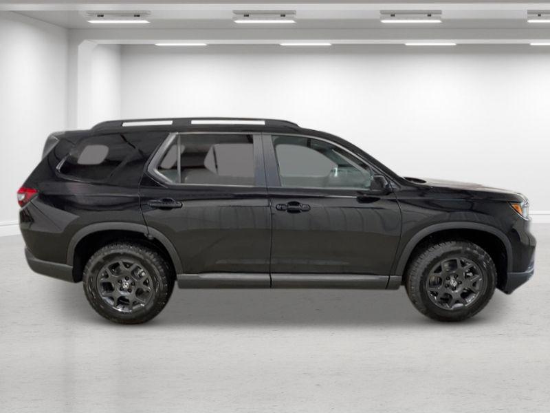 new 2025 Honda Pilot car, priced at $51,375