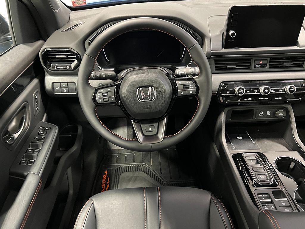 new 2025 Honda Pilot car, priced at $51,375