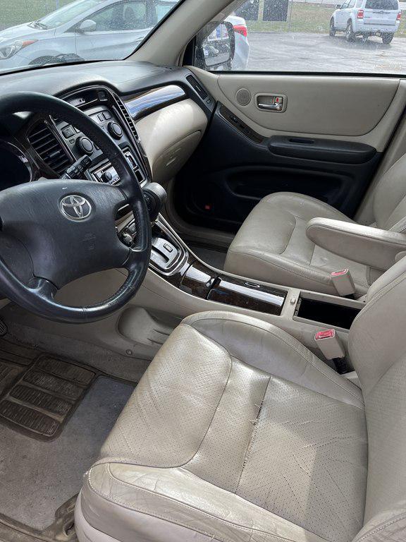 used 2003 Toyota Highlander car, priced at $4,700