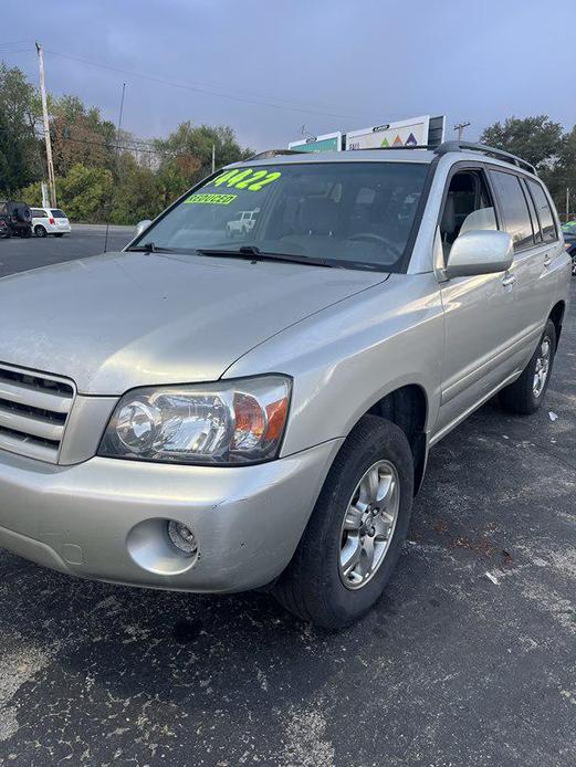 used 2005 Toyota Highlander car, priced at $3,700