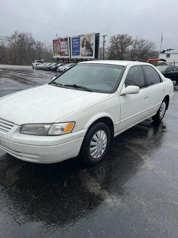 used 1998 Toyota Camry car, priced at $2,400