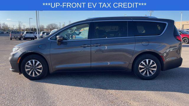 used 2021 Chrysler Pacifica Hybrid car, priced at $22,930