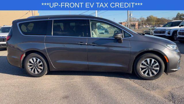 used 2021 Chrysler Pacifica Hybrid car, priced at $22,930