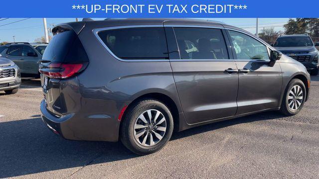 used 2021 Chrysler Pacifica Hybrid car, priced at $22,930