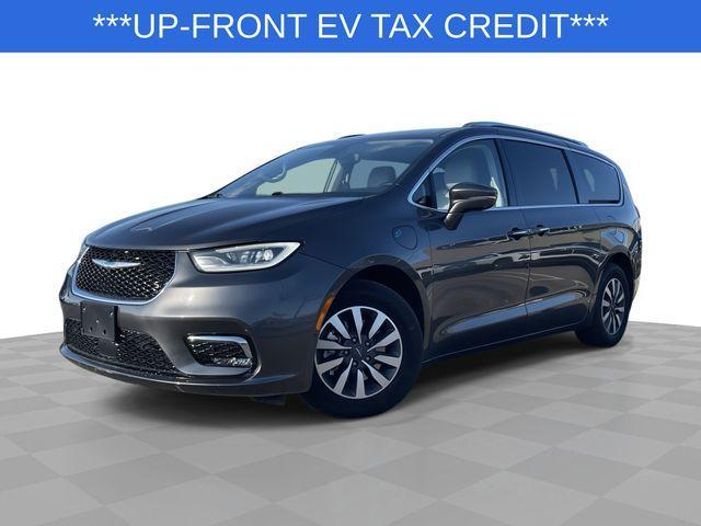 used 2021 Chrysler Pacifica Hybrid car, priced at $22,930