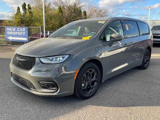 used 2022 Chrysler Pacifica Hybrid car, priced at $29,990