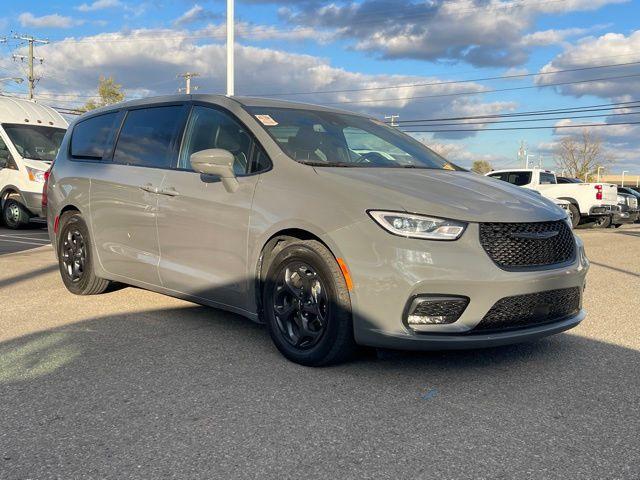 used 2022 Chrysler Pacifica Hybrid car, priced at $29,990