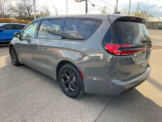 used 2022 Chrysler Pacifica Hybrid car, priced at $29,990