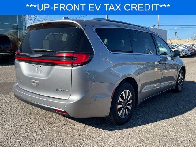 used 2021 Chrysler Pacifica Hybrid car, priced at $19,990