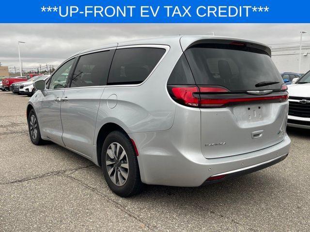 used 2022 Chrysler Pacifica Hybrid car, priced at $22,930