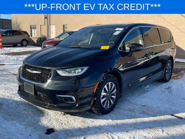 used 2022 Chrysler Pacifica Hybrid car, priced at $22,930