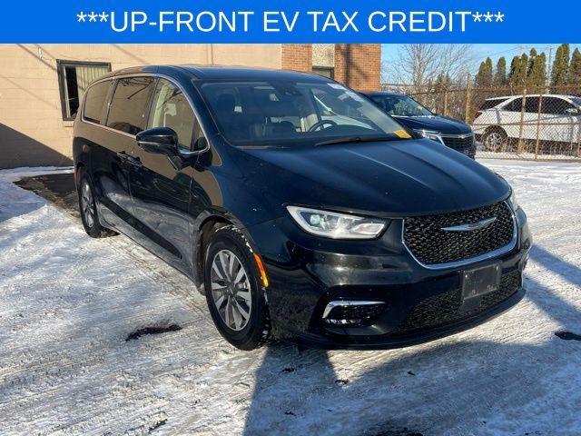 used 2022 Chrysler Pacifica Hybrid car, priced at $22,930