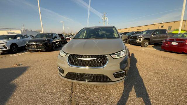 used 2022 Chrysler Pacifica Hybrid car, priced at $29,990