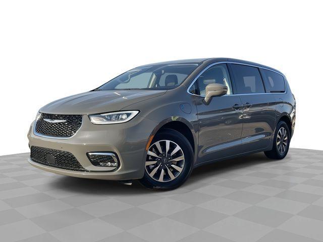 used 2022 Chrysler Pacifica Hybrid car, priced at $29,990