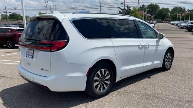 used 2021 Chrysler Pacifica Hybrid car, priced at $22,890