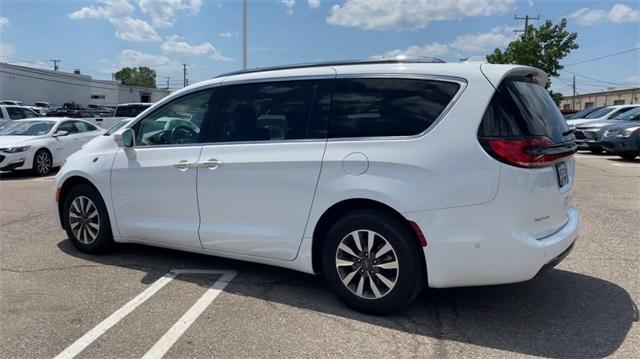 used 2021 Chrysler Pacifica Hybrid car, priced at $22,890