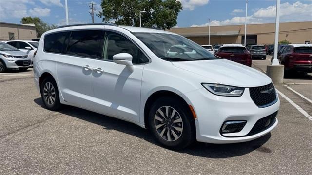 used 2021 Chrysler Pacifica Hybrid car, priced at $22,890