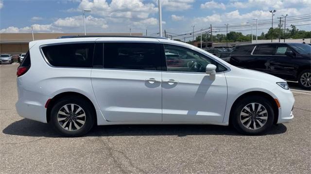 used 2021 Chrysler Pacifica Hybrid car, priced at $22,890