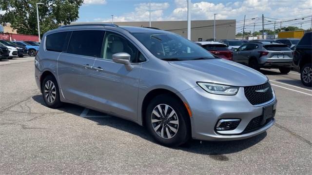 used 2021 Chrysler Pacifica Hybrid car, priced at $22,890