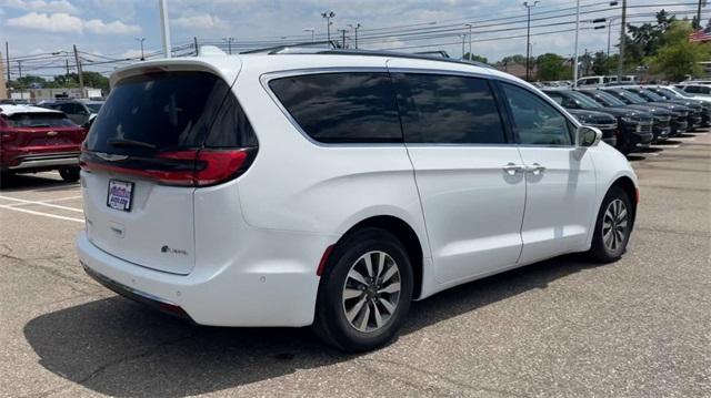 used 2021 Chrysler Pacifica Hybrid car, priced at $20,990