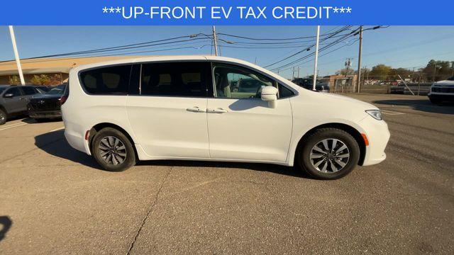 used 2022 Chrysler Pacifica Hybrid car, priced at $22,930