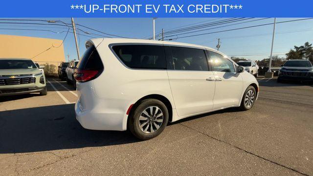 used 2022 Chrysler Pacifica Hybrid car, priced at $22,930