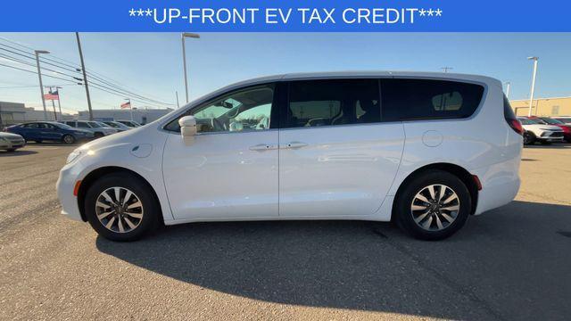 used 2022 Chrysler Pacifica Hybrid car, priced at $22,930