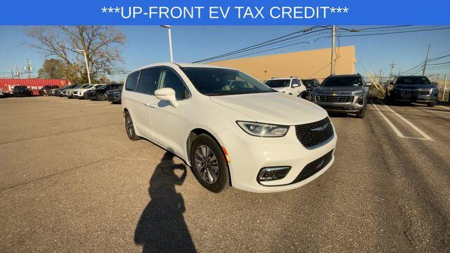 used 2022 Chrysler Pacifica Hybrid car, priced at $22,930