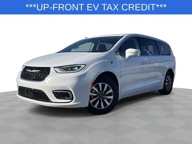 used 2022 Chrysler Pacifica Hybrid car, priced at $22,930