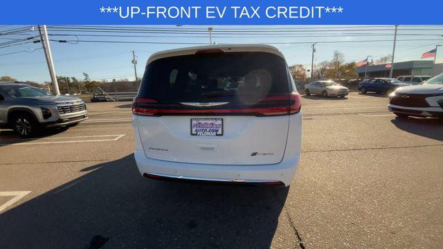 used 2022 Chrysler Pacifica Hybrid car, priced at $22,930