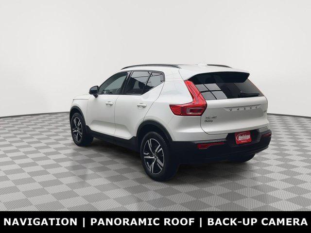 used 2024 Volvo XC40 car