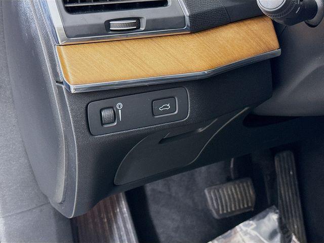 used 2021 Volvo XC90 car, priced at $25,995