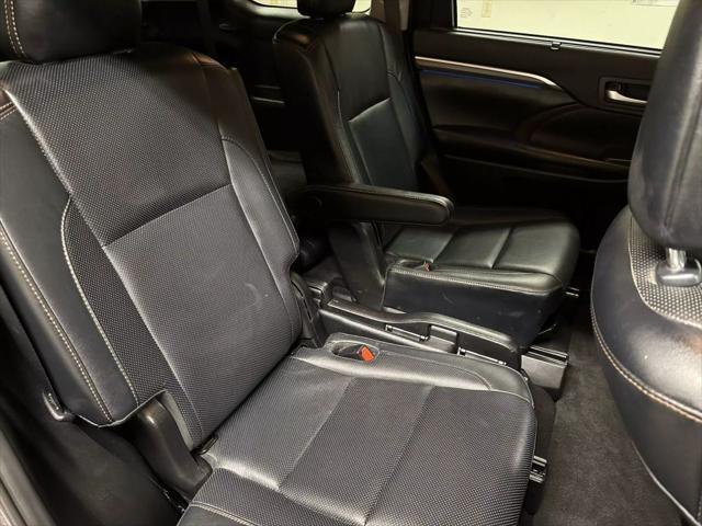 used 2019 Toyota Highlander car, priced at $24,995