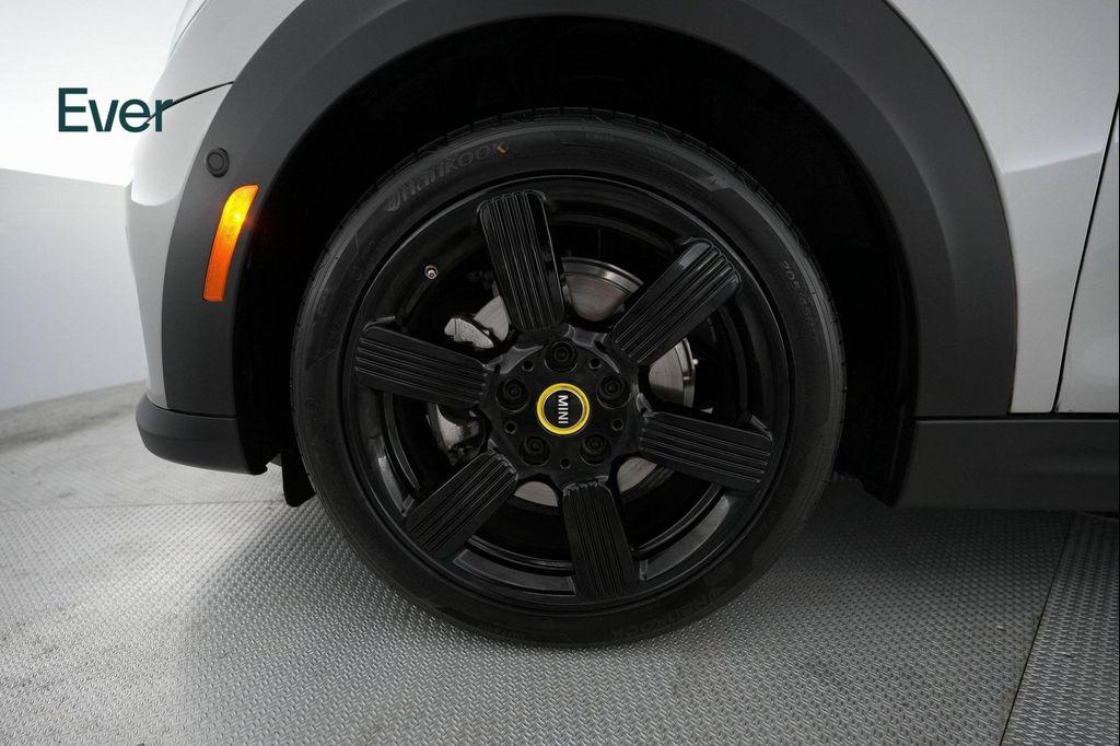 used 2024 MINI SE Hardtop car, priced at $23,499