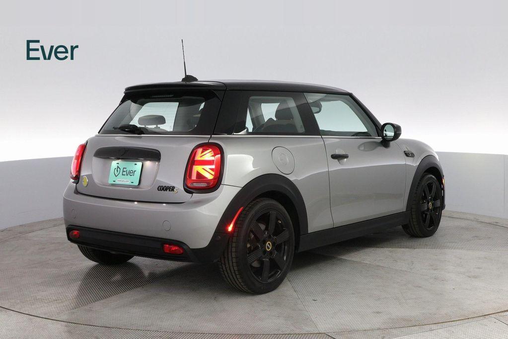 used 2024 MINI SE Hardtop car, priced at $23,499