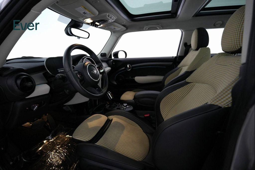 used 2024 MINI SE Hardtop car, priced at $23,499