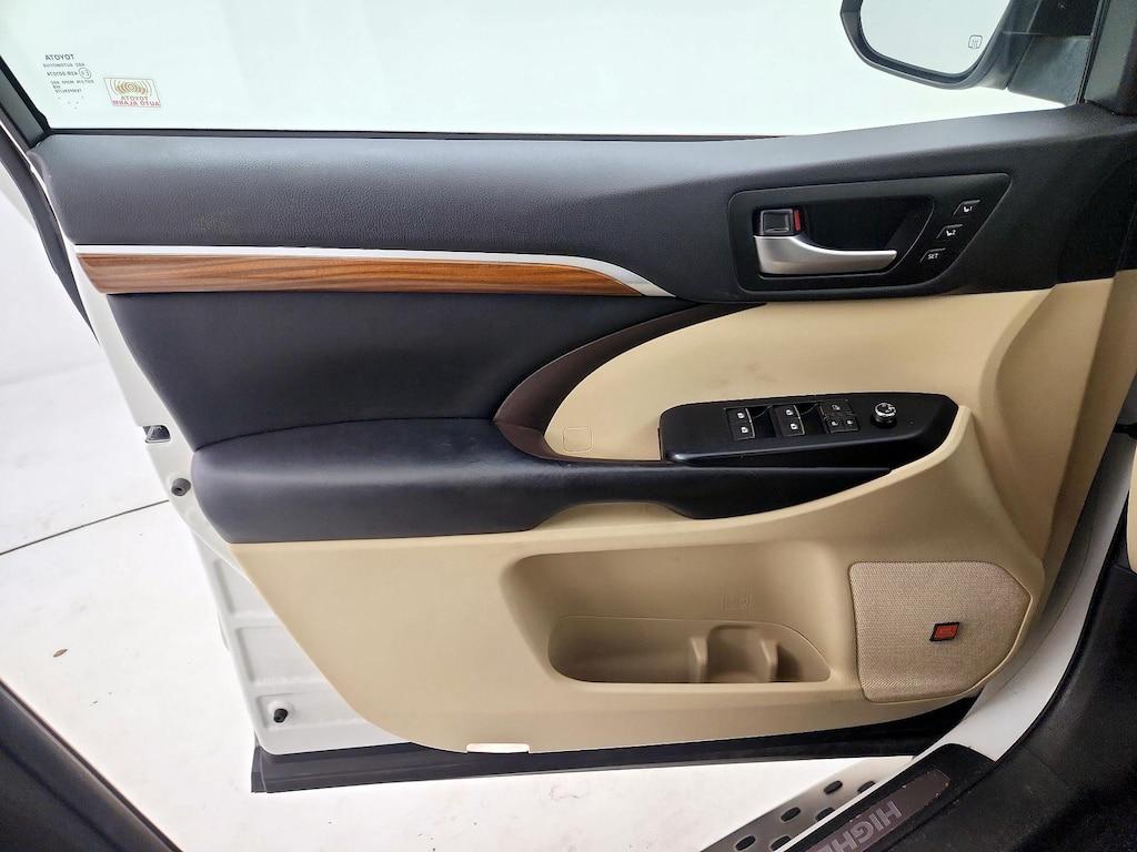 used 2019 Toyota Highlander car, priced at $29,998