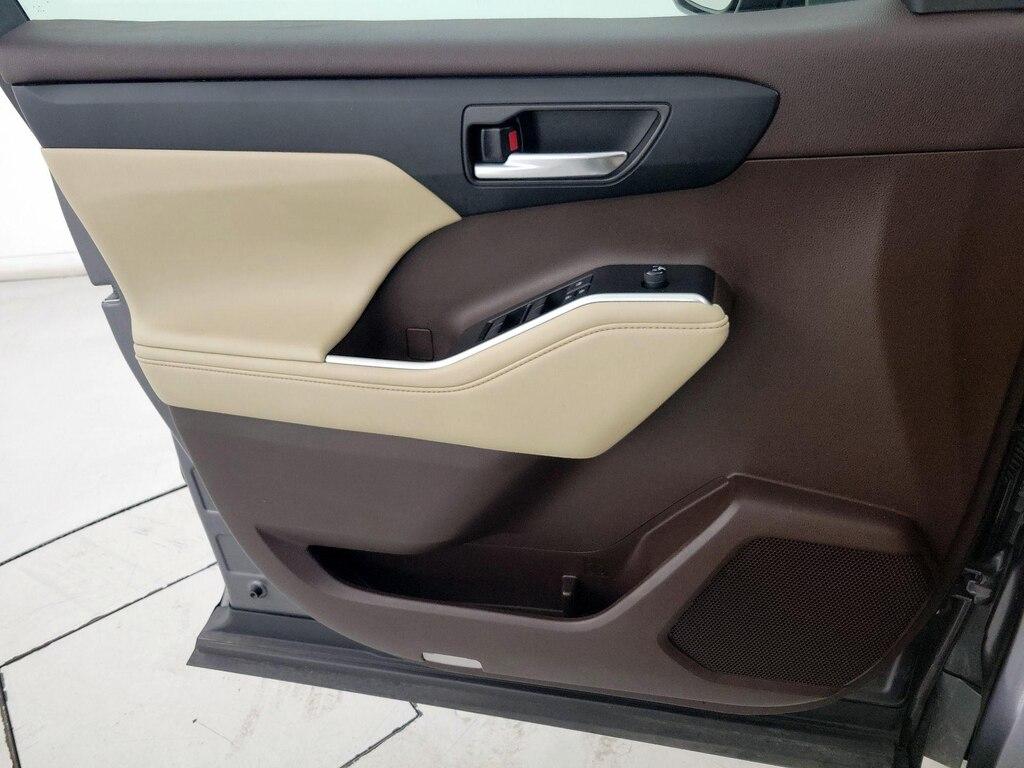 used 2022 Toyota Highlander Hybrid car, priced at $35,998