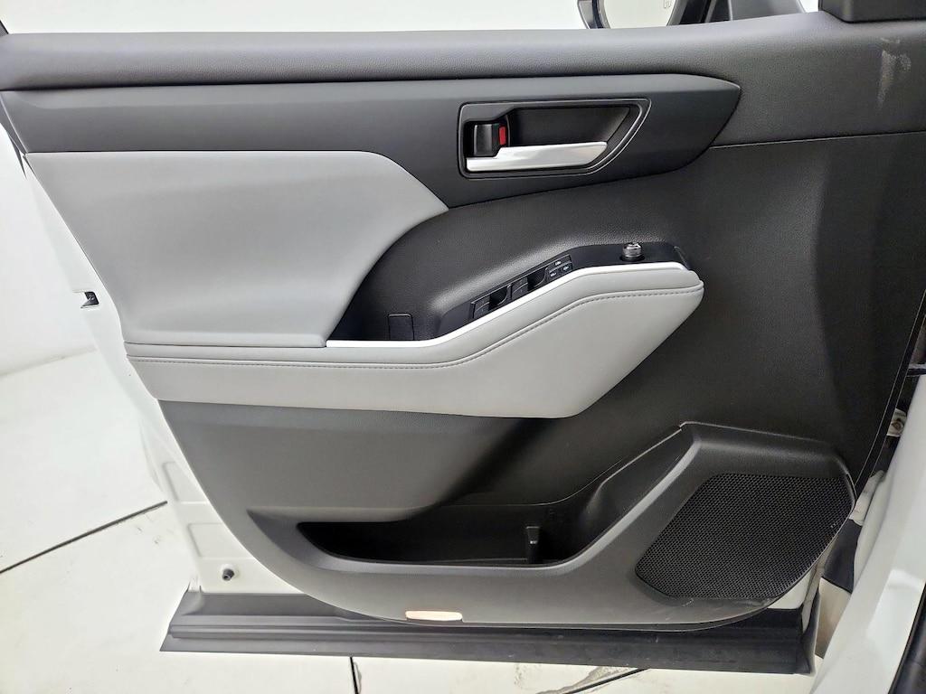 used 2020 Toyota Highlander car, priced at $26,998