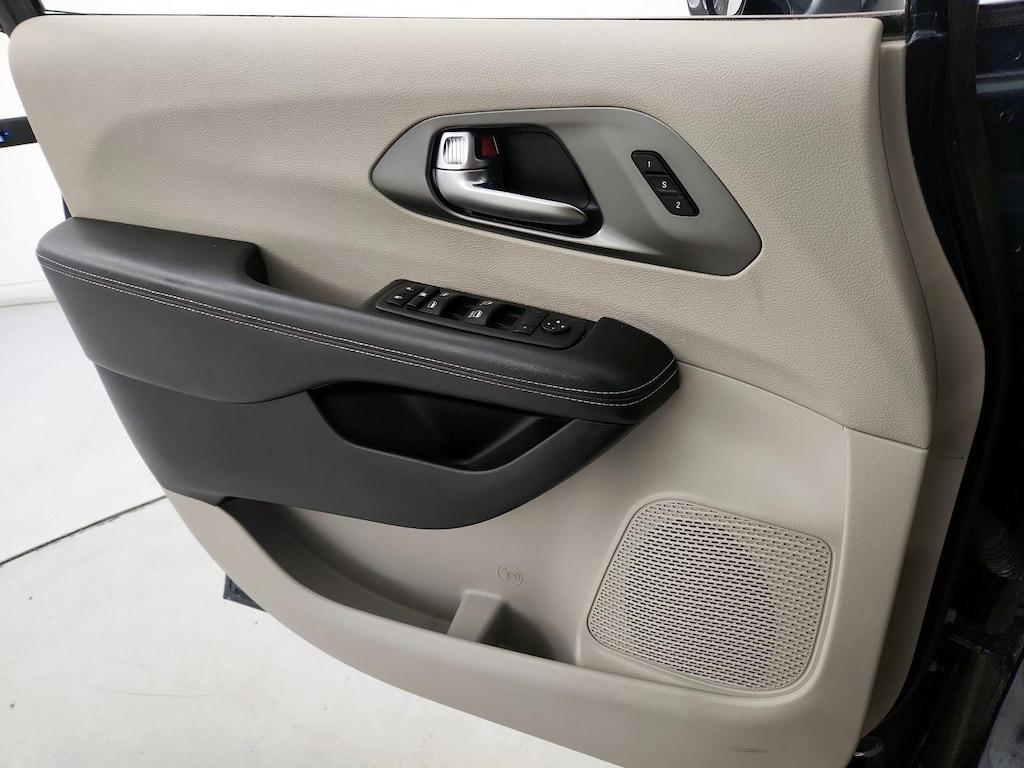 used 2022 Chrysler Pacifica car, priced at $29,998