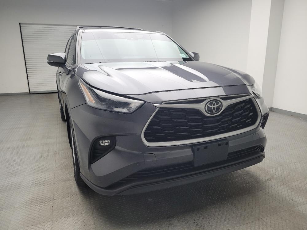used 2022 Toyota Highlander car, priced at $28,095