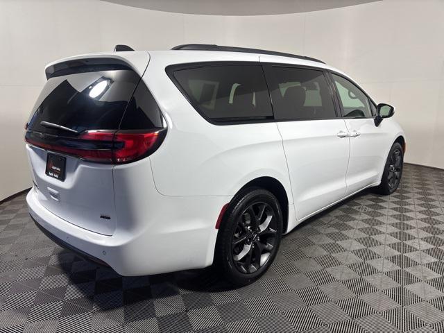used 2023 Chrysler Pacifica car, priced at $28,190