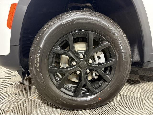 new 2025 Jeep Grand Cherokee car, priced at $40,981