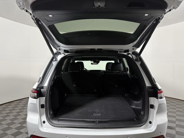 new 2025 Jeep Grand Cherokee car, priced at $40,981