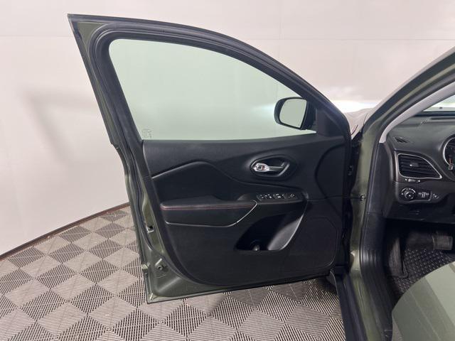 used 2020 Jeep Cherokee car, priced at $22,604