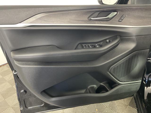 new 2025 Jeep Grand Cherokee car, priced at $45,993